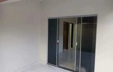 Imagem: A casa possui 2 Dormitórios, 2 Banheiros, 106m² de Área e