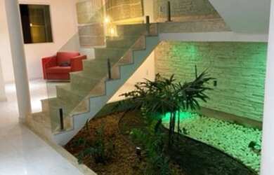 Imagem: A casa possui 5 Dormitórios, 5 Banheiros, 4 Vagas na garagem