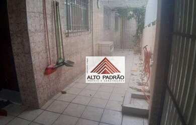 Imagem: A casa possui 3 Dormitórios, 1 Banheiro, 2 Vagas na garagem