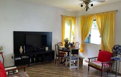 Imagem: A casa possui 2 Dormitórios, 1 Banheiro, 1 Vaga na garagem