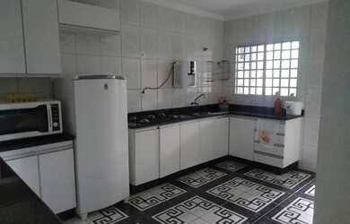 Imagem: A casa possui 2 Dormitórios, 1 Banheiro, 80m² de Área e