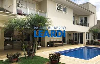 Imagem: A casa em condomínio possui 4 Dormitórios, 5 Banheiros, 4