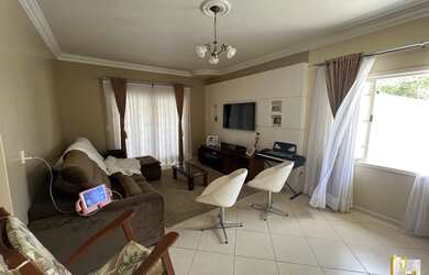 Imagem: A casa possui 4 Dormitórios, 5 Banheiros, 5 Vagas na garagem