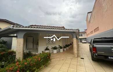 Imagem: A casa possui 5 Dormitórios, 5 Banheiros, 5 Vagas na garagem