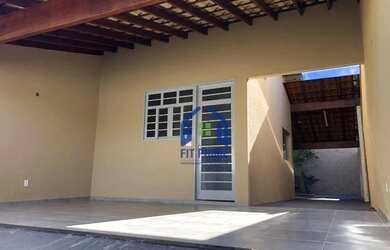 Imagem: A casa possui 2 Dormitórios, 2 Banheiros, 2 Vagas na garagem