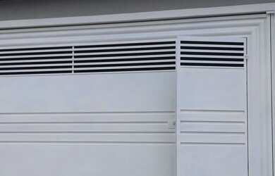 Imagem: A casa possui 3 Dormitórios, 4 Banheiros, 2 Vagas na garagem