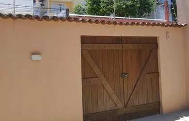 Imagem: A casa possui 2 Dormitórios, 1 Banheiro, 1 Vaga na garagem