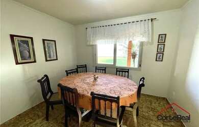 Imagem: A casa possui 3 Dormitórios, 1 Banheiro, 5 Vagas na garagem