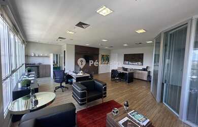 Imagem: O depósito possui 2 Vagas na garagem e 101m² de Área e está