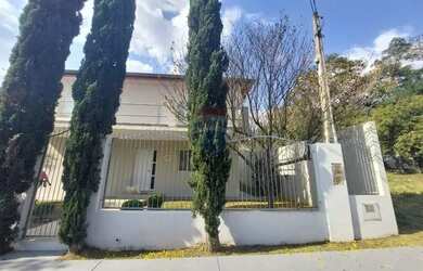 Imagem: A casa em condomínio possui 4 Dormitórios, 4 Banheiros, 4