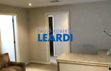 Imagem: O depósito possui 5 Vagas na garagem, 237m² de Área e está