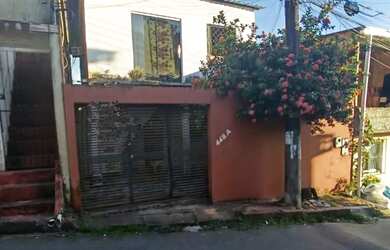 Imagem: A casa possui 4 Dormitórios, 3 Banheiros, 2 Vagas na garagem