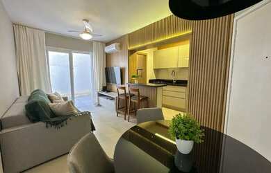 Imagem 2: Apartamento a venda mobiliado e decorado, junto a praças de lazer e a poucos metros do mar