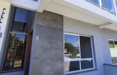 Imagem: A casa possui 2 Dormitórios, 1 Banheiro, 2 Vagas na garagem