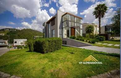 Imagem: A casa em condomínio possui 4 Dormitórios, 5 Banheiros, 4