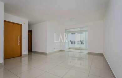 Imagem: O apartamento possui 4 Dormitórios, 2 Banheiros, 2 Vagas na