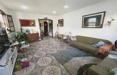 Imagem: A casa possui 5 Dormitórios, 4 Banheiros, 3 Vagas na garagem