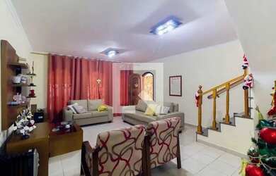 Imagem: A casa possui 4 Dormitórios, 4 Banheiros, 2 Vagas na garagem