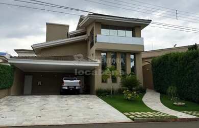 Imagem: A casa em condomínio possui 4 Dormitórios, 5 Banheiros, 2