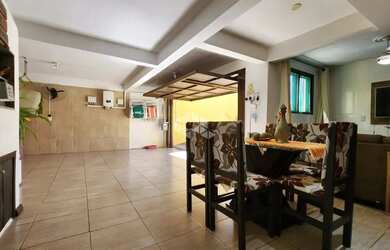 Imagem 6: CASA BAIRRO CAMOBI COM 4 DORMITÓRIOS, PISCINA E PÁTIO