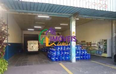 Imagem: O depósito possui 4 Vagas na garagem, 394m² de Área e está