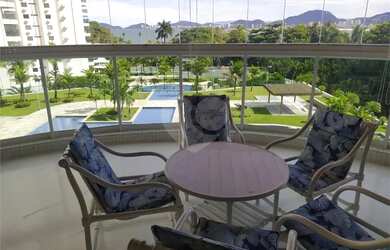 Imagem: O apartamento possui 4 Dormitórios, 5 Banheiros, 2 Vagas na