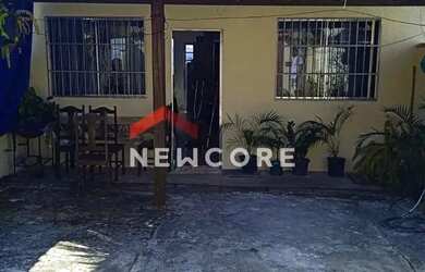 Imagem: A casa possui 2 Dormitórios, 1 Banheiro, 2 Vagas na garagem