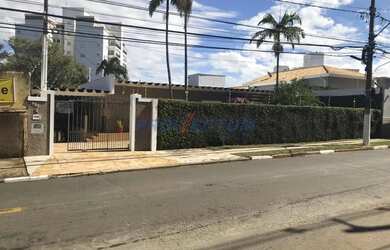 Imagem: A casa possui 4 Dormitórios, 5 Banheiros, 5 Vagas na garagem