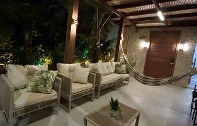 Imagem: A casa em condomínio possui 4 Dormitórios, 5 Banheiros, 2