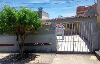 Imagem: A casa à venda possui 2 Dormitórios, 2 Banheiros, 3 Vagas