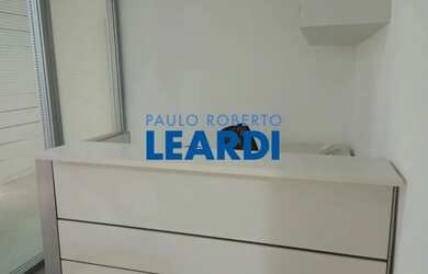 Imagem: O depósito possui 1 Vaga na garagem e 50m² de Área e está