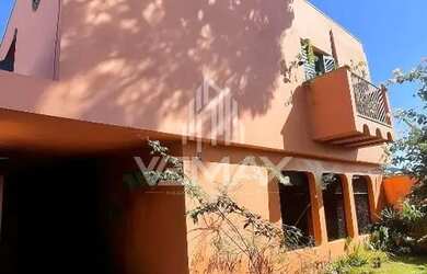 Imagem: A casa possui 5 Dormitórios, 5 Banheiros, 2 Vagas na garagem