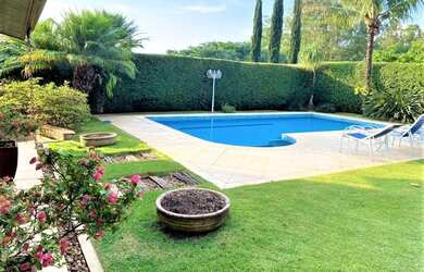 Imagem: A casa possui 5 Dormitórios, 5 Banheiros, 5 Vagas na garagem