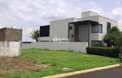 Imagem: O terreno possui 360m² de Área e está localizado em Shopping