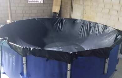 Imagem: A casa possui 2 Dormitórios, Acomodam 10 pessoas, 3 Vagas na