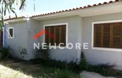 Imagem: A casa possui 3 Dormitórios, 2 Banheiros, 3 Vagas na garagem