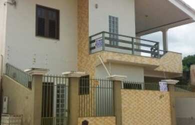 Imagem: A casa possui 5 Dormitórios, 4 Banheiros, 356m² de Área e