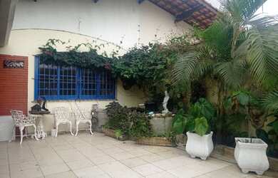 Imagem: A casa possui 2 Dormitórios, 3 Banheiros, 2 Vagas na garagem