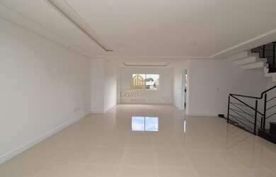 Imagem: A casa em condomínio possui 3 Dormitórios, 4 Banheiros, 4