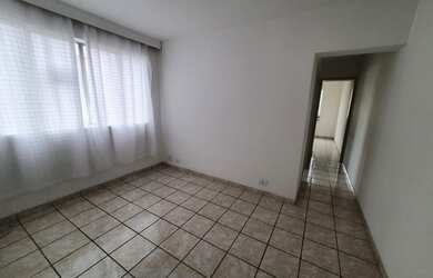 Imagem: O apartamento possui 1 Dormitório, 1 Banheiro, 1 Vaga na garagem