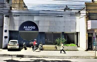 Imagem: O depósito possui 3 Vagas na garagem, 1.050m² de Área e