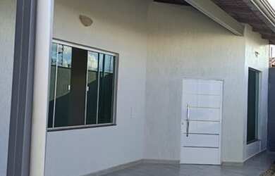 Imagem: A casa possui 3 Dormitórios, 3 Banheiros, 3 Vagas na garagem