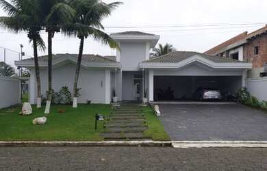 Imagem: A casa possui 5 Dormitórios, 2 Banheiros, 5 Vagas na garagem