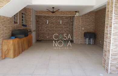 Imagem: A casa possui 3 Dormitórios, 4 Banheiros, 2 Vagas na garagem