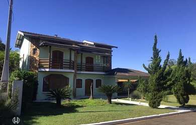 Imagem: A casa em condomínio possui 4 Dormitórios, 5 Banheiros, 5