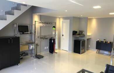 Imagem: O depósito possui 1 Vaga na garagem, 90m² de Área e está