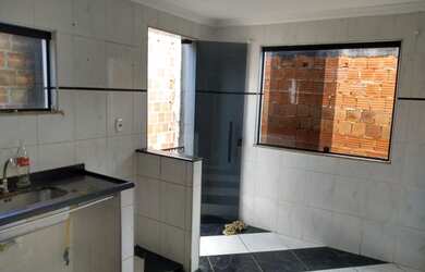 Imagem: A casa possui 2 Dormitórios, 2 Banheiros, 80m² de Área e