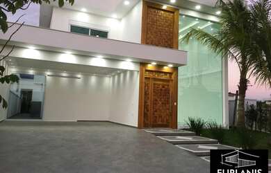 Imagem: A casa em condomínio possui 5 Dormitórios, 5 Banheiros, 4