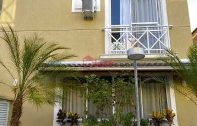 Imagem: A casa possui 3 Dormitórios, 2 Banheiros, 3 Vagas na garagem