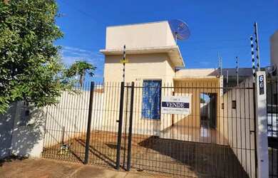 Imagem: A casa possui 2 Dormitórios, 1 Banheiro, 1 Vaga na garagem